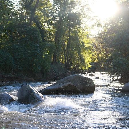 Riverside Lodge At Чимни-Рок Экстерьер фото